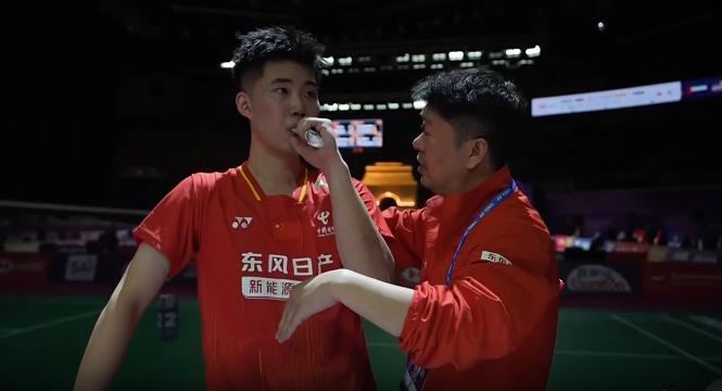 谁造谣国羽男单换教练了？
8月17日，羽毛球世锦赛开赛。
在此之前，网上有消息说