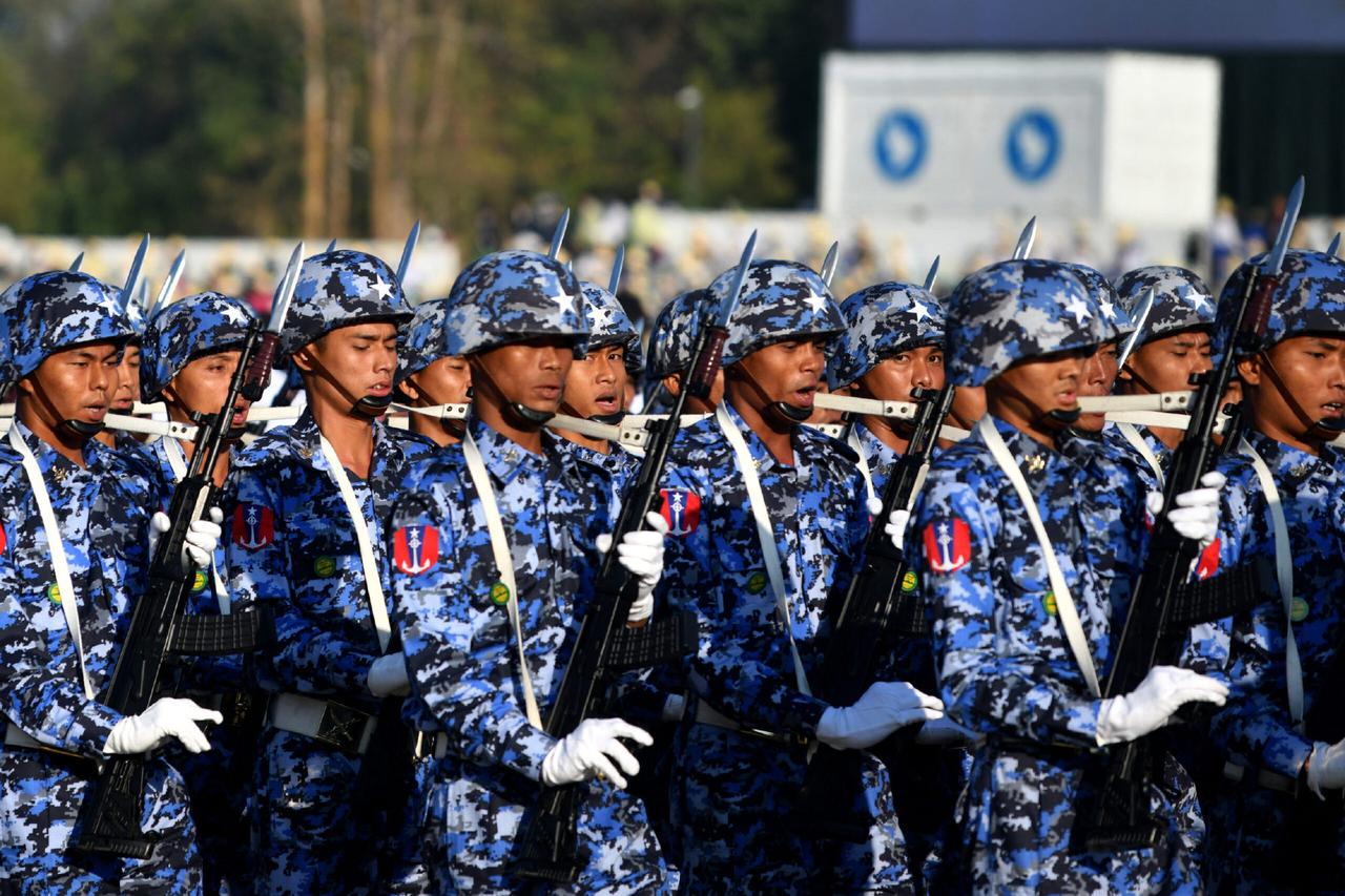 缅甸海军总部17名士兵携带部分武器逃离军营
据缅军消息人士称，2023年11月2