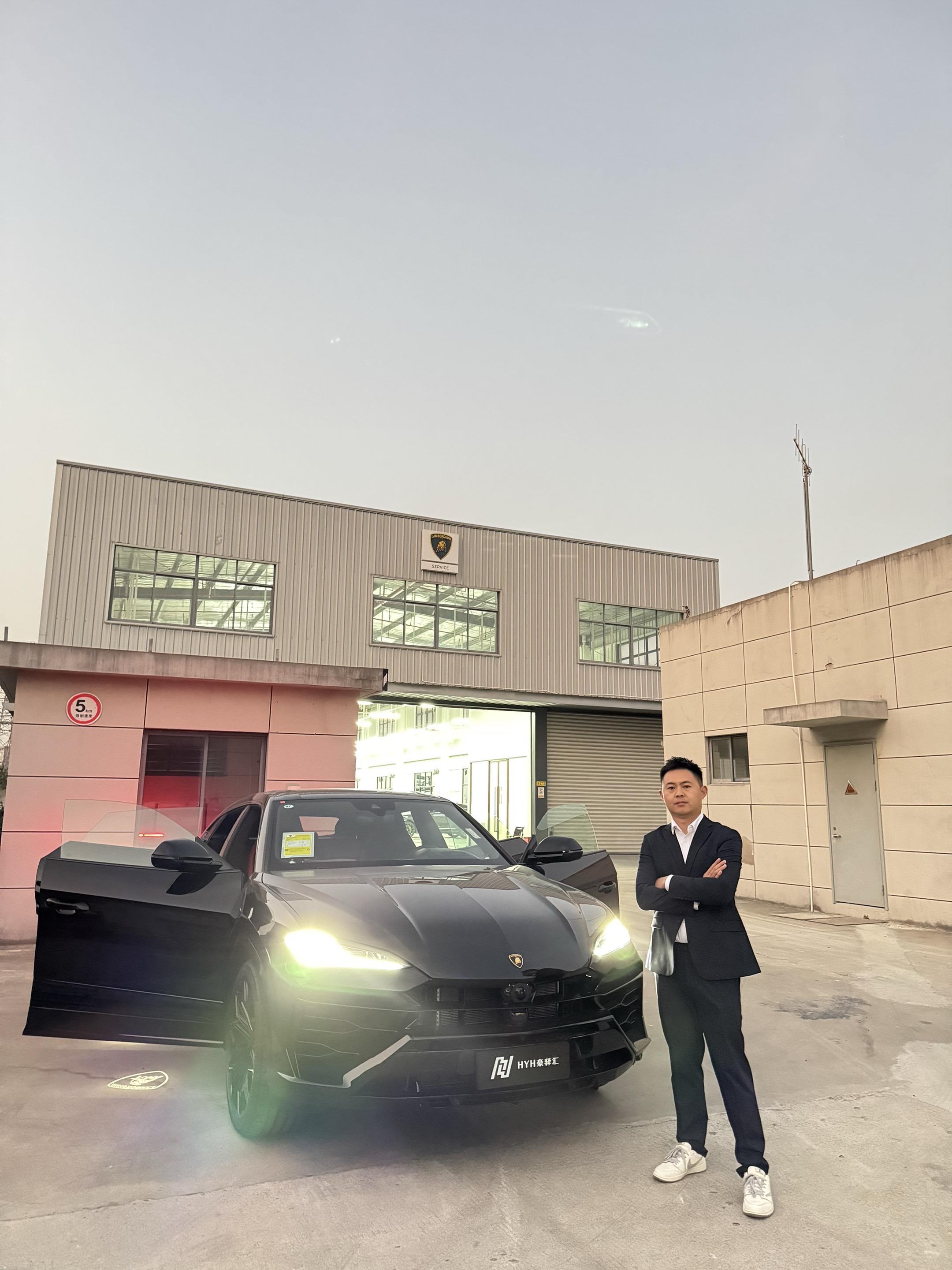 兰博基尼黑武士够帅！恭喜熊先生喜提爱车 、全程未见一面、板车运输到家