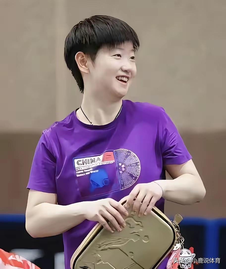 别再只吹孙颖莎的进攻了！
大家都在夸她凶。
都说她进攻够暴力。
其实这都不算啥。