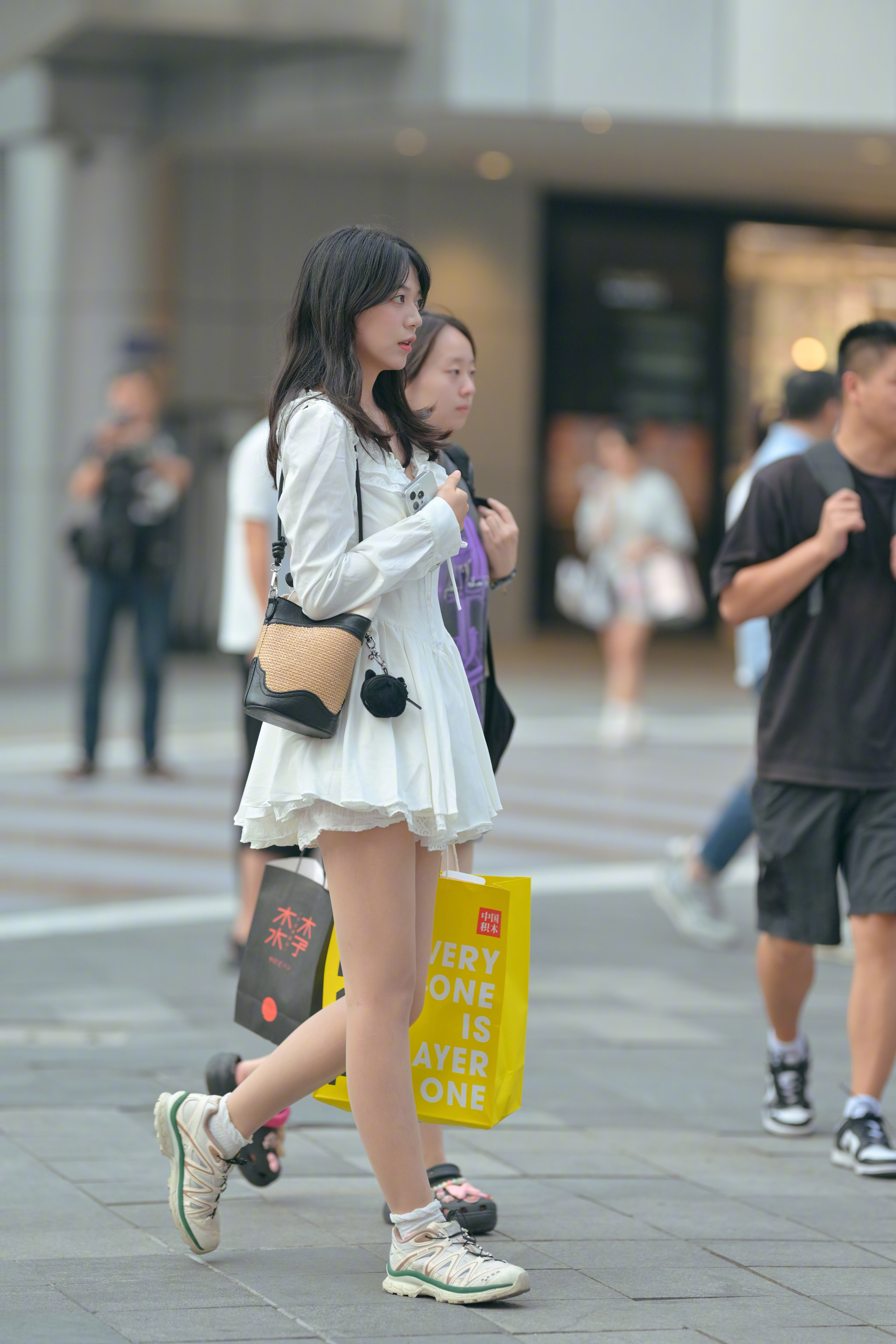 街拍[超话]  白裙 休闲鞋  （拒绝水印） ​​​