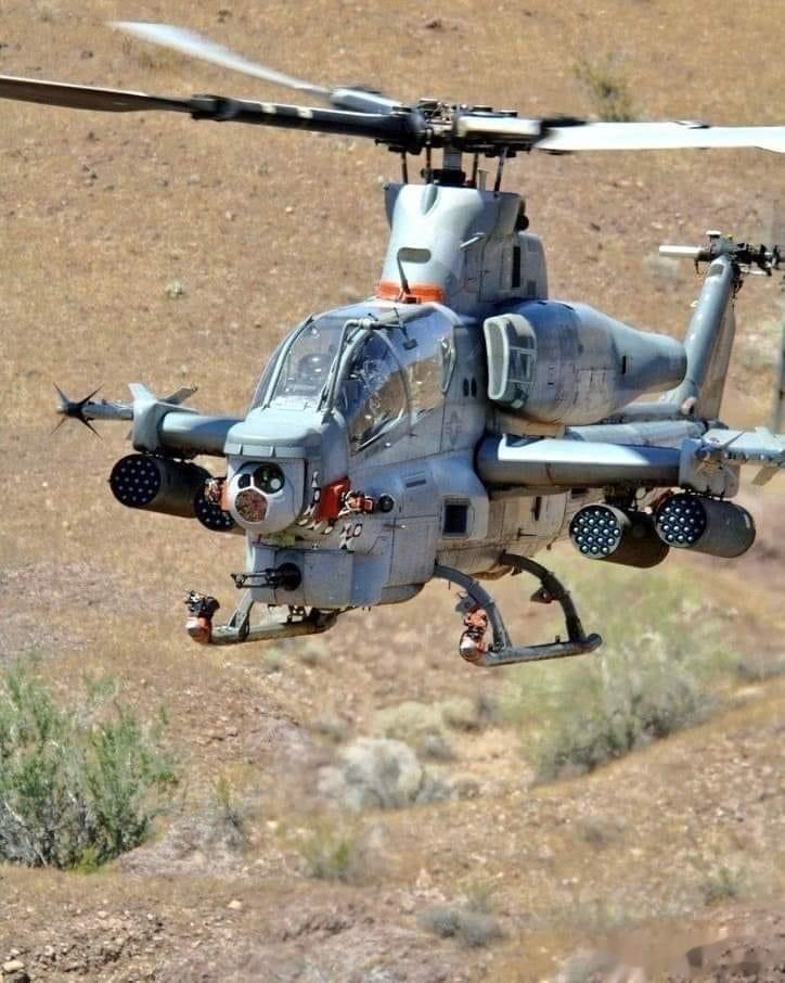 满载火箭弹的毒蛇#武器装备##兵器影像# ​​​