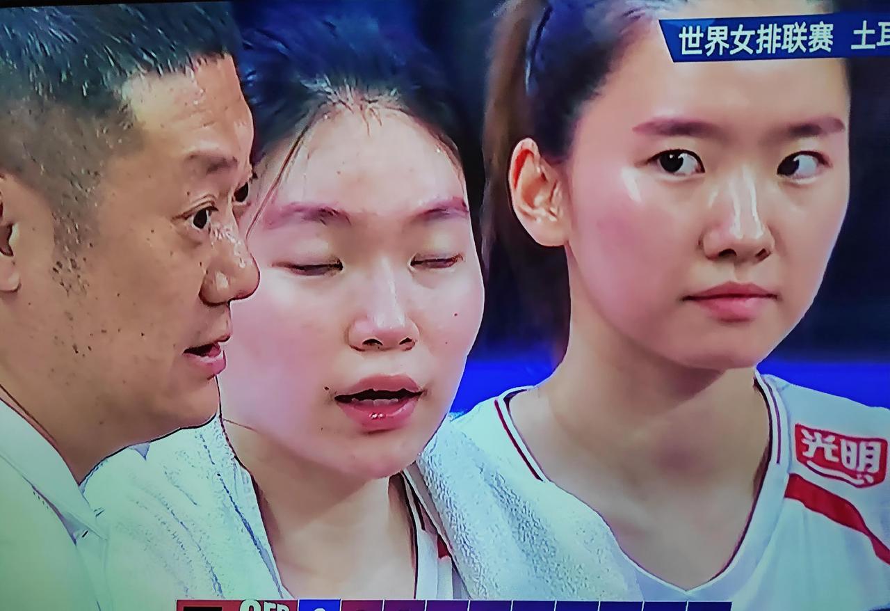 世界女排联赛土耳其站快讯：中国女排经过五局苦战，以3：2击败了实力一般的德国女排
