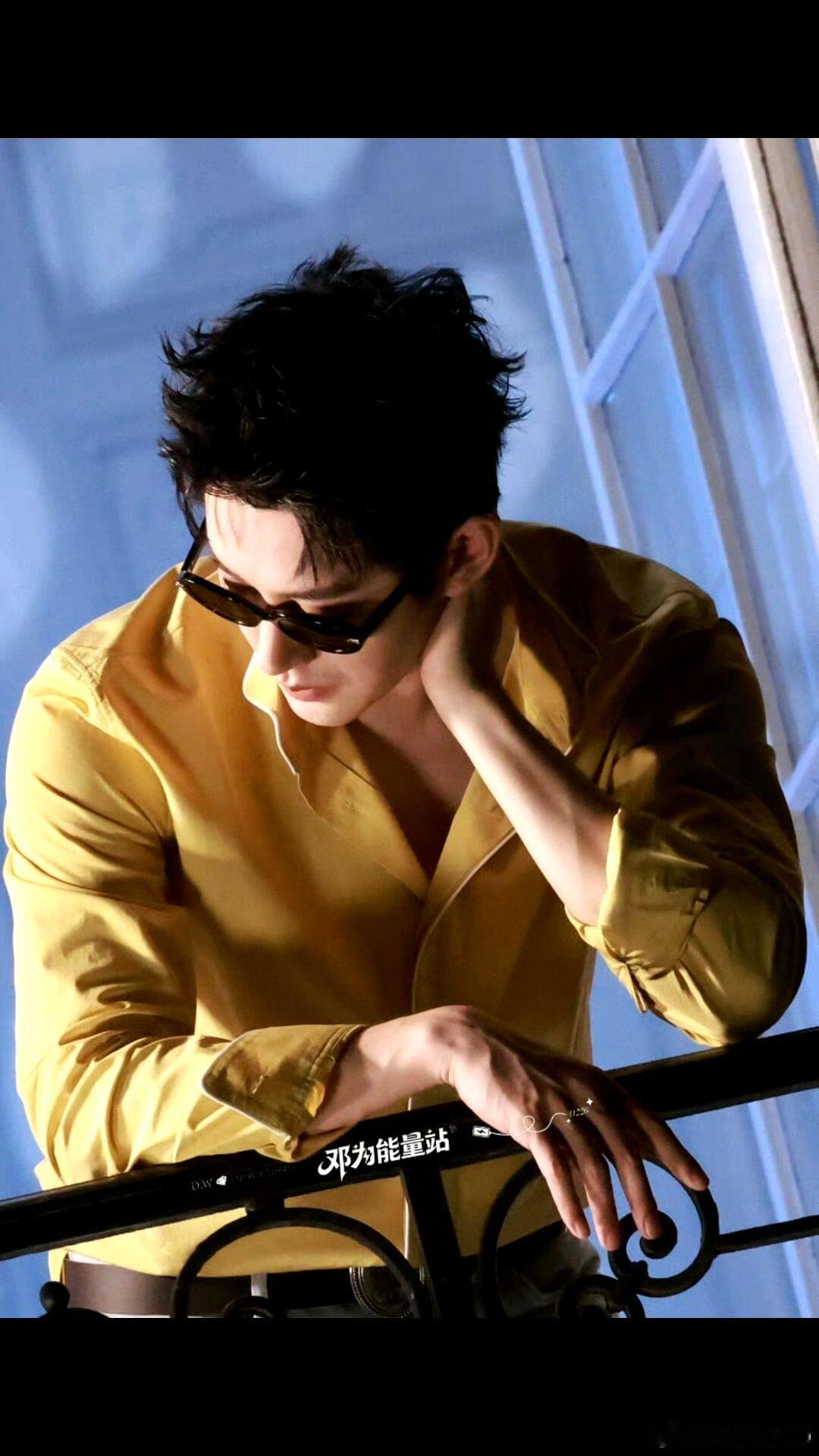 邓为亮相Dior2027夏季男装秀邓为亮相Dior2027夏季男装秀，造型清爽气