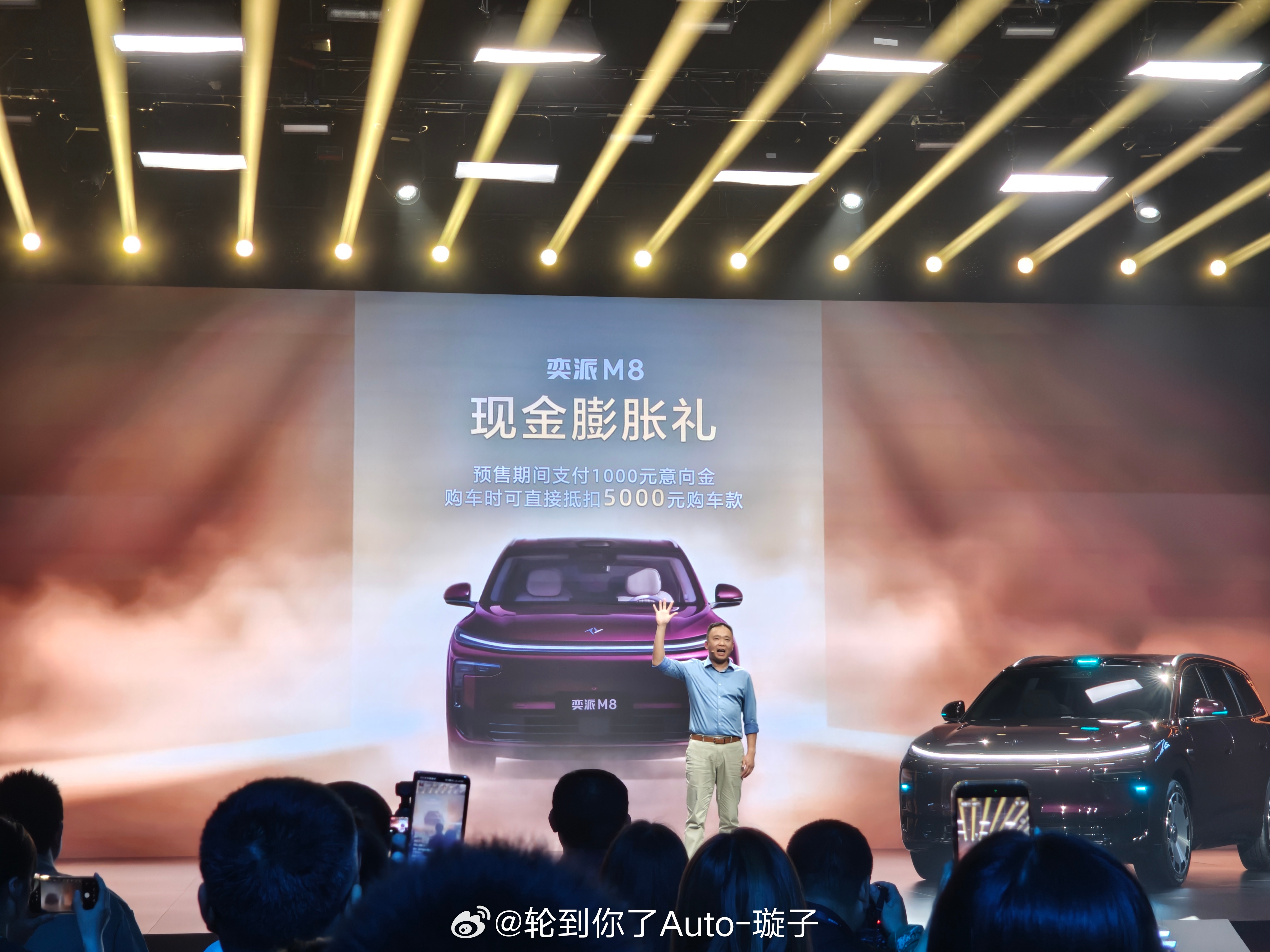 东风奕派M8，今天正式开启预售。预售价19.98万起还有限时预售权益五重礼，华派
