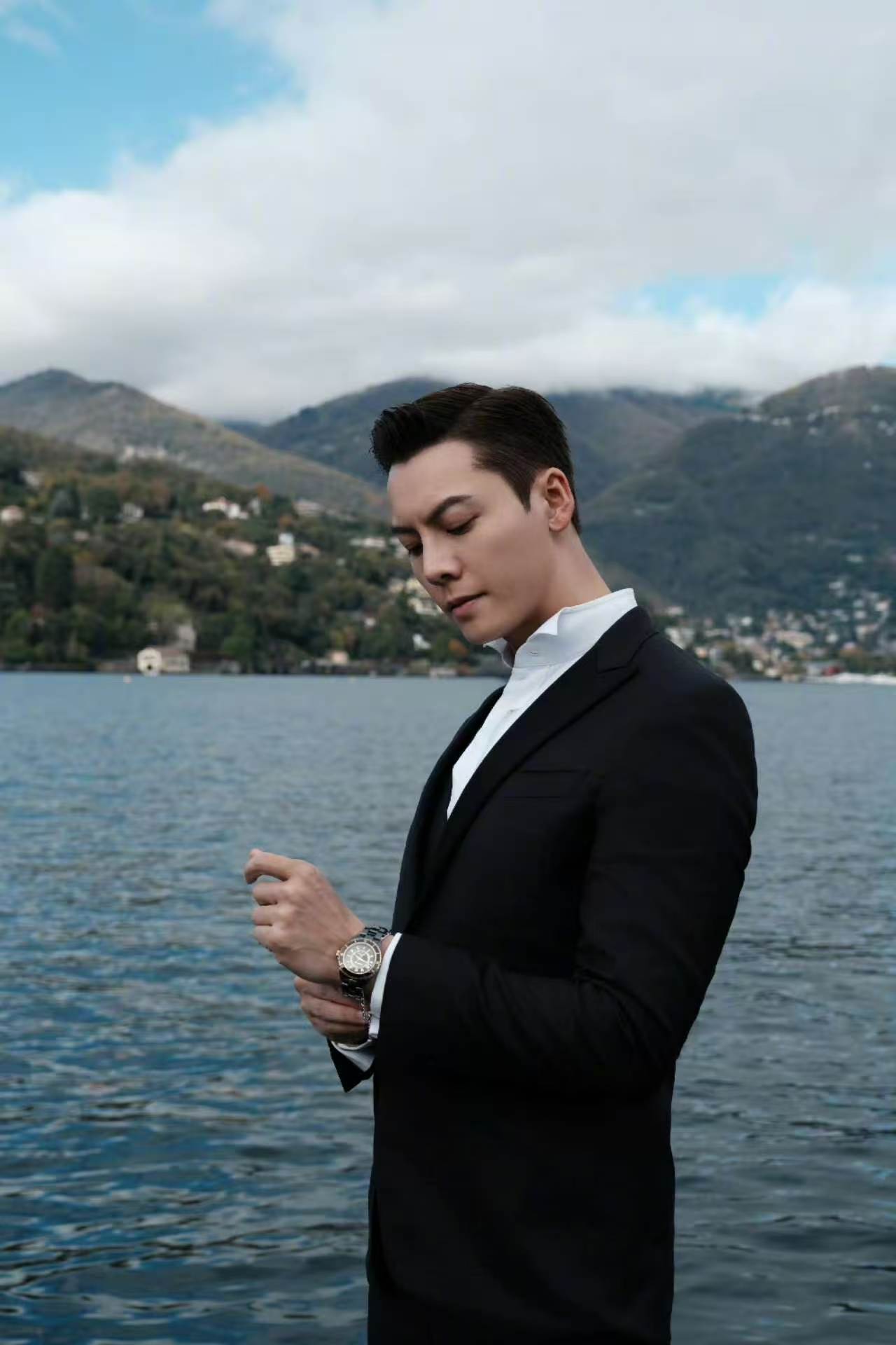 陈伟霆对朋友自我介绍是谢霆锋今夜喜友秀 被陈伟霆这段经历戳中！年轻自信自称谢霆锋