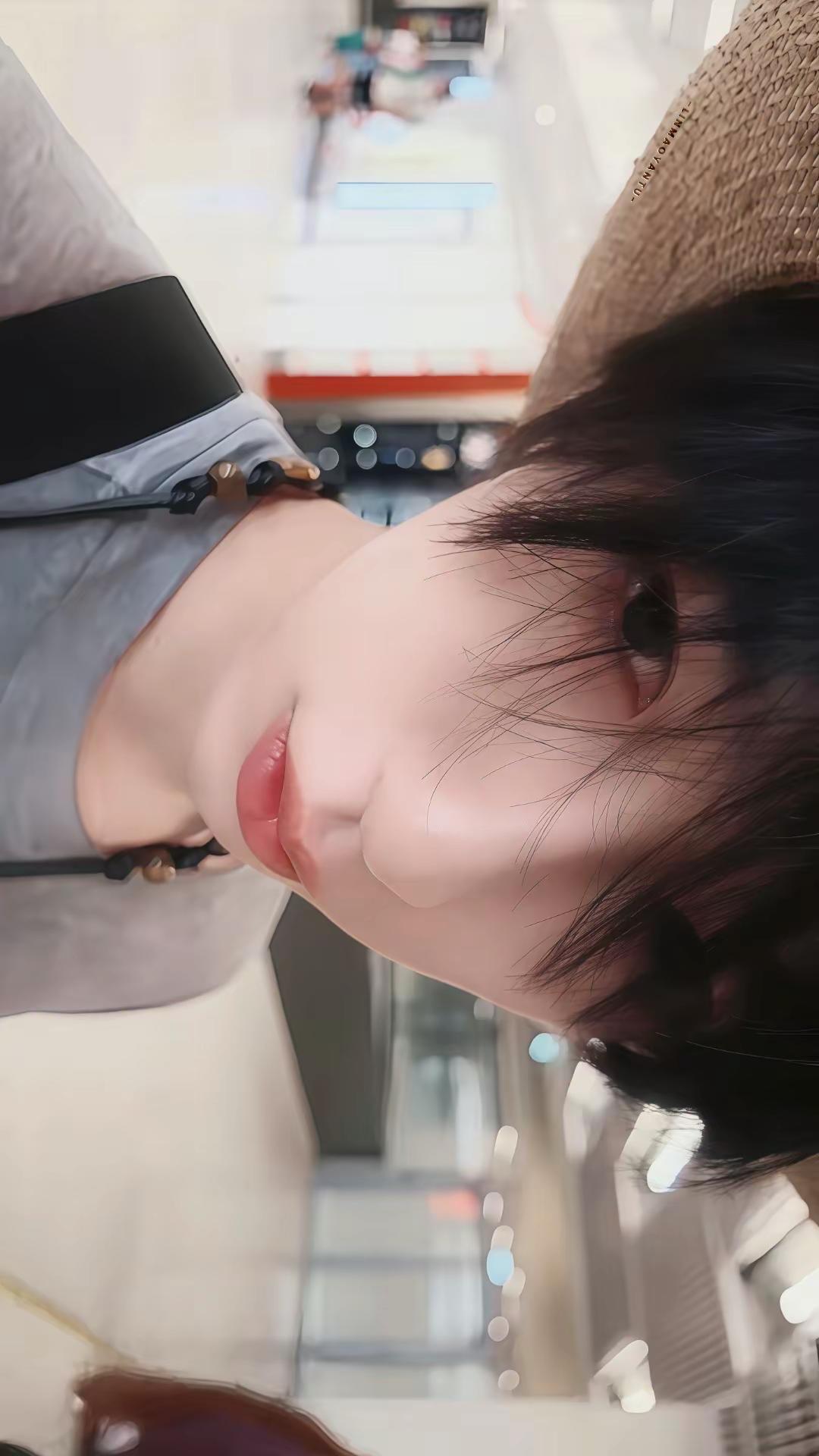 你怎麼做到衹是輕輕看我一眼 便讓我再忘不掉你的眼呢