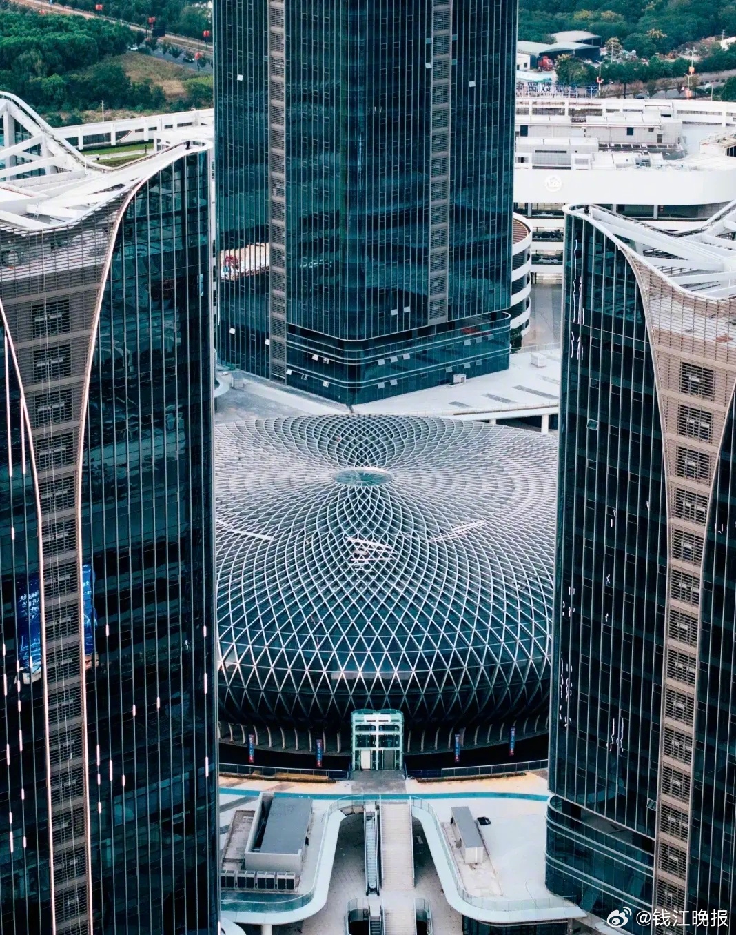 【#浙江宣传评义乌发展的六个非同寻常#】4月23日上午，新华社发布了习近平总书记