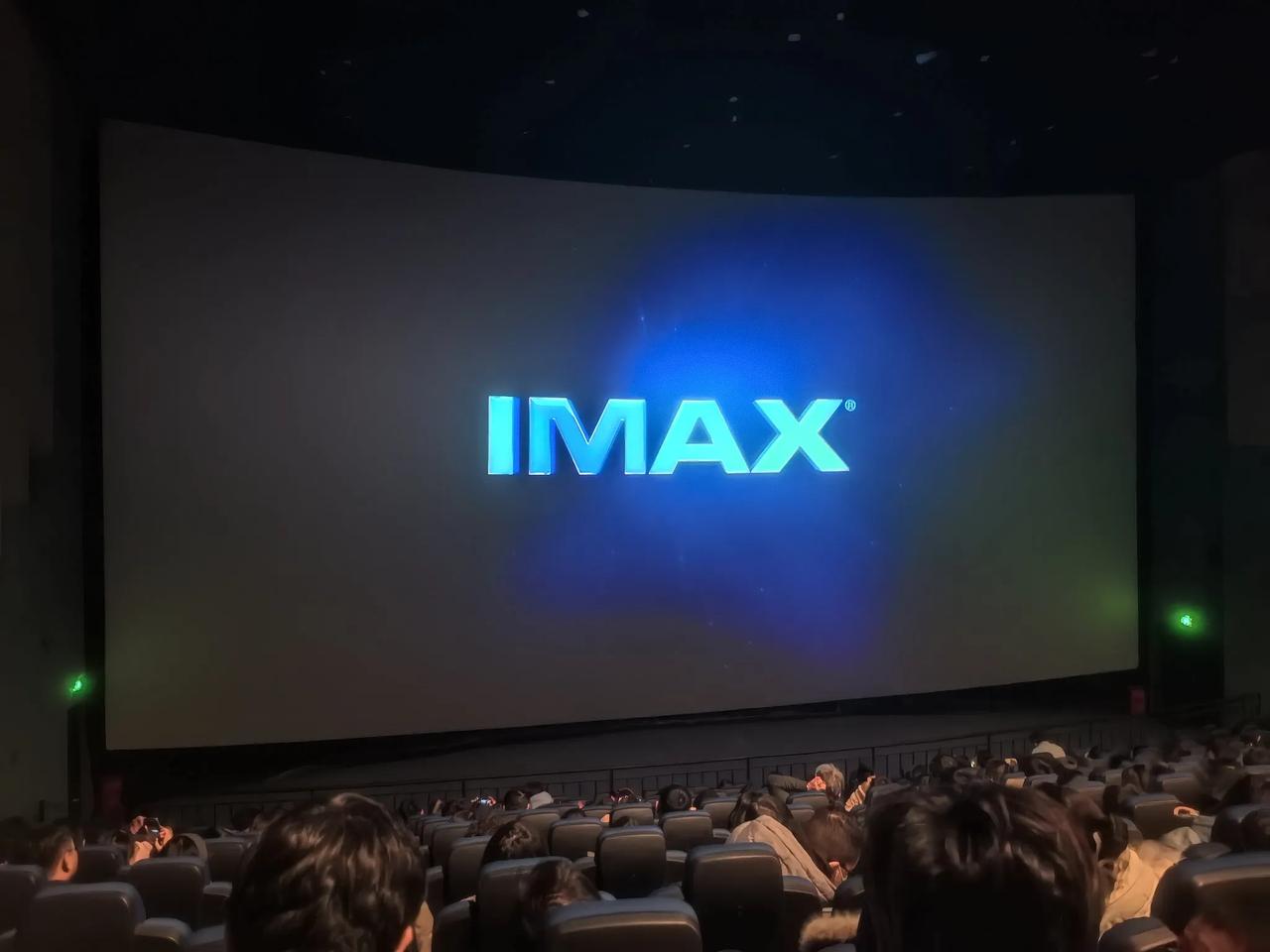 看哪吒2如果看3D版尽量找Cinity影厅，亮度比普通影厅要好很多。个人更喜欢2