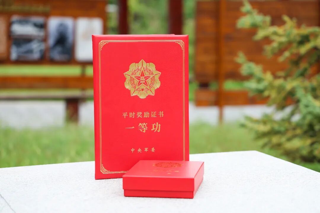 国防科普 国防科技一等功奖章[笑而不语]你见过吗？ ​​​