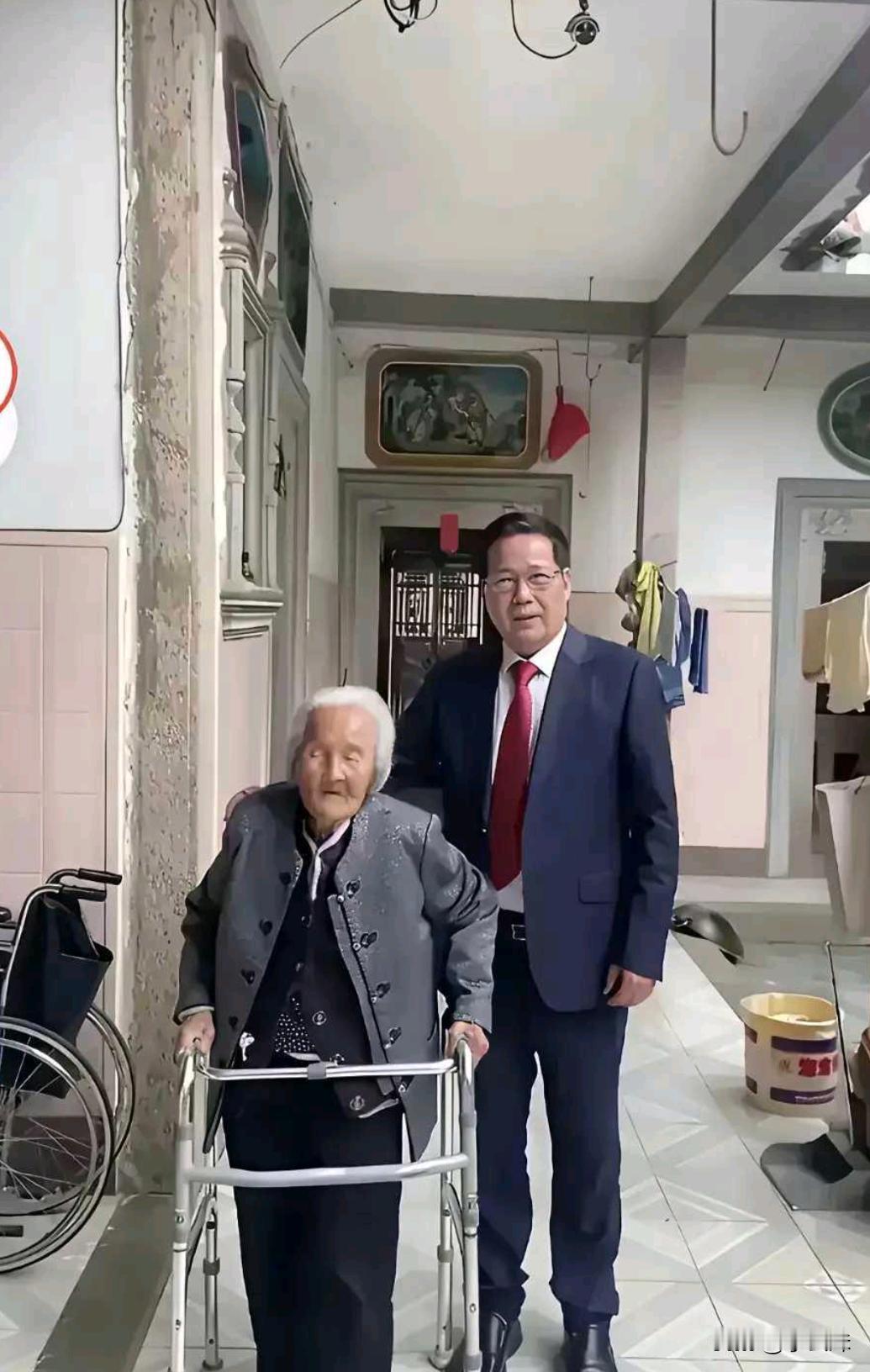 有再大的能力在他母亲面前还是他儿子