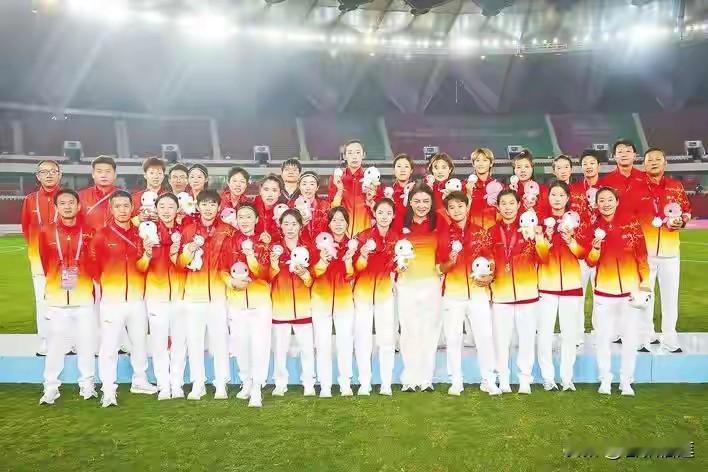 看了昨天全运会湖北女足的比赛，还是忍不住吐槽几句：

很多人说湖北队太累了，比赛