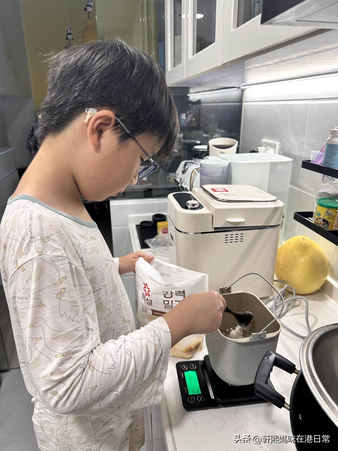 大风大雨也不怕，那就自己动手丰衣足食！今天一早起来弟弟就解锁新口味抹茶🍞，依然