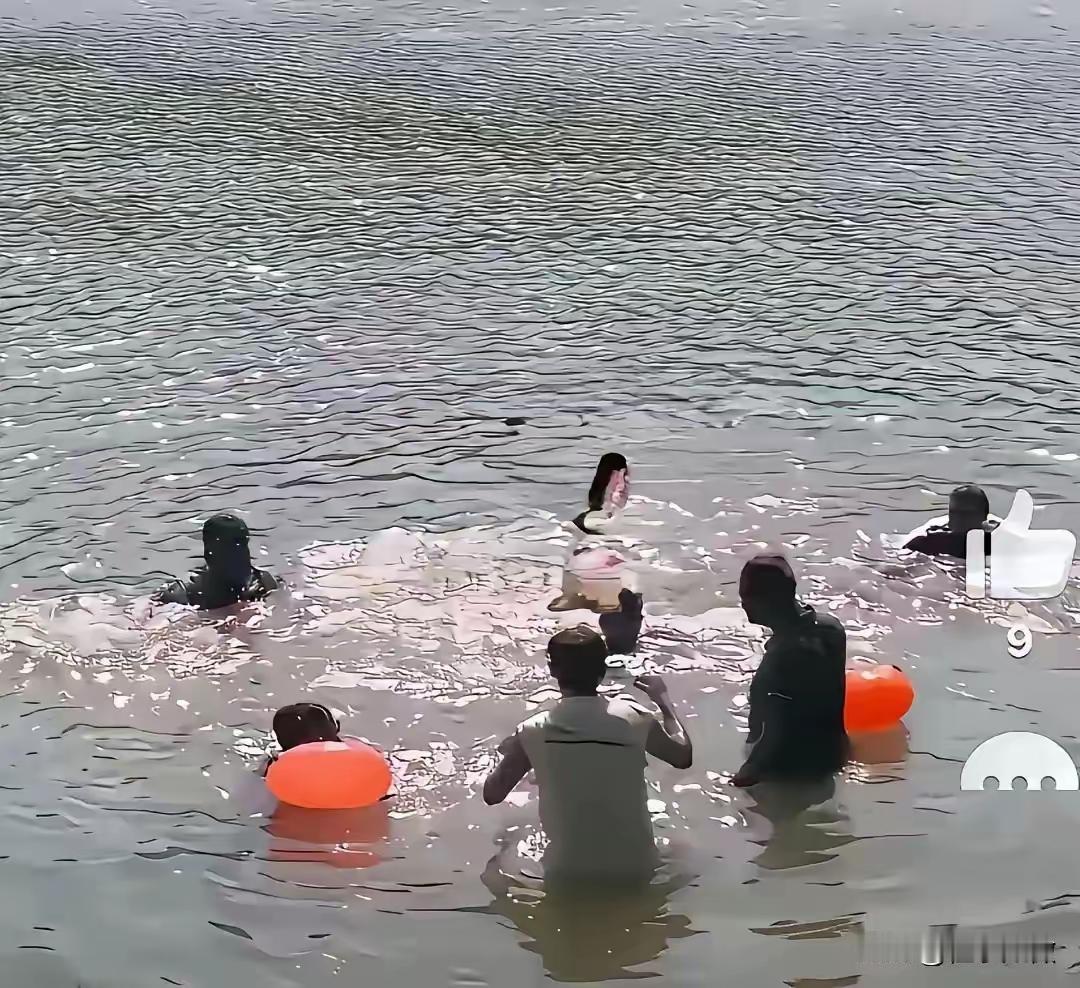 水源保护区肆意戏水洗衣还刻意挑衅，这件事真的越想越让人心里不舒服。
南京九名外籍