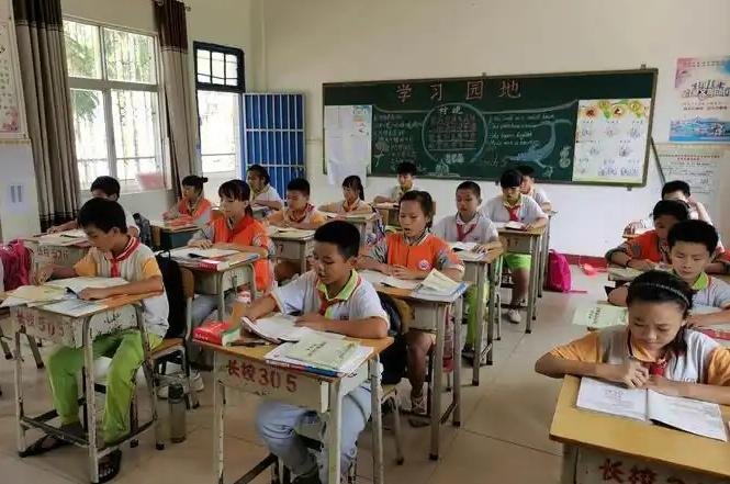 陪读多年才敢告诉你，小学的几个真相！

1、小学择校距离大于名气，家长的作用大于