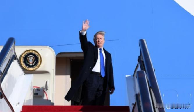 特朗普不得不选择“低头”，因为美国人发现，现在的咱们跟美国二战时期十分相似。
 