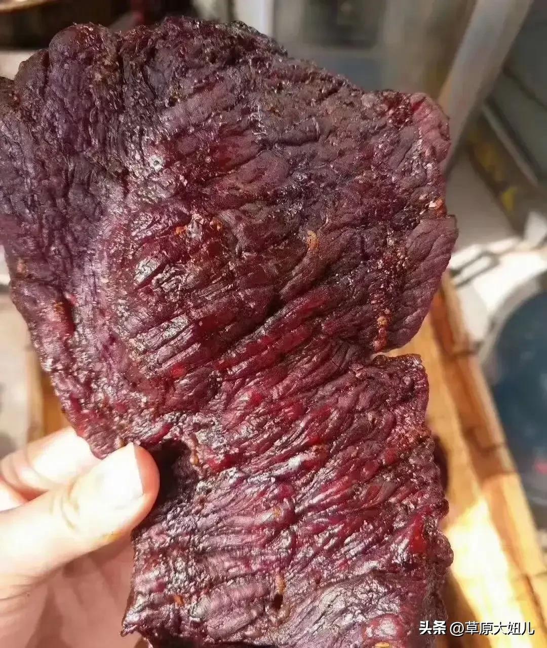 一睁眼看到说内蒙古高考成绩出来了
昨天快凌晨了
小区里忽然想起了噼里啪啦的鞭炮声