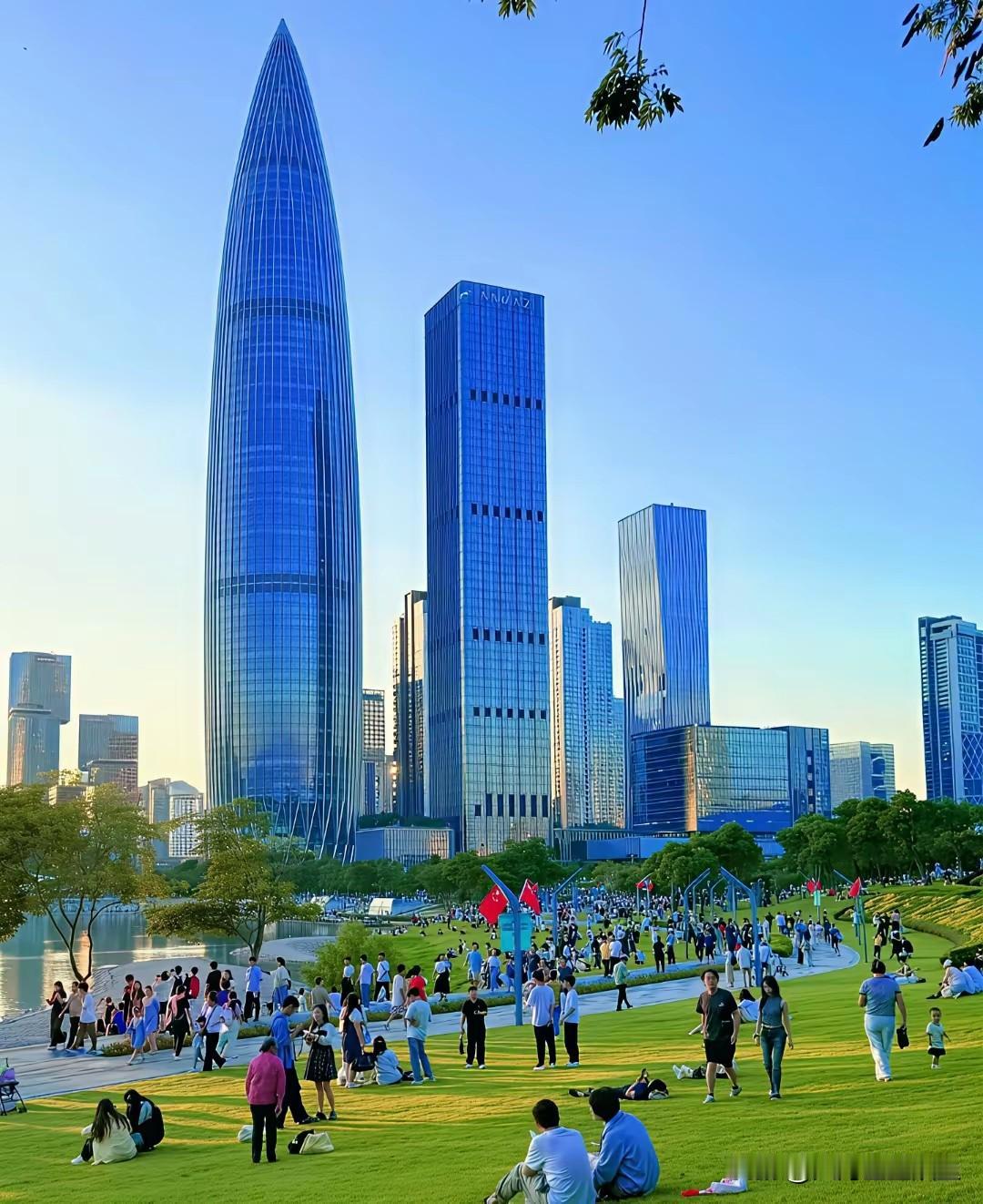 深圳这几年的蹿升速度，连外媒都忍不住咋舌。走在福田CBD，玻璃幕墙反射着日光，楼