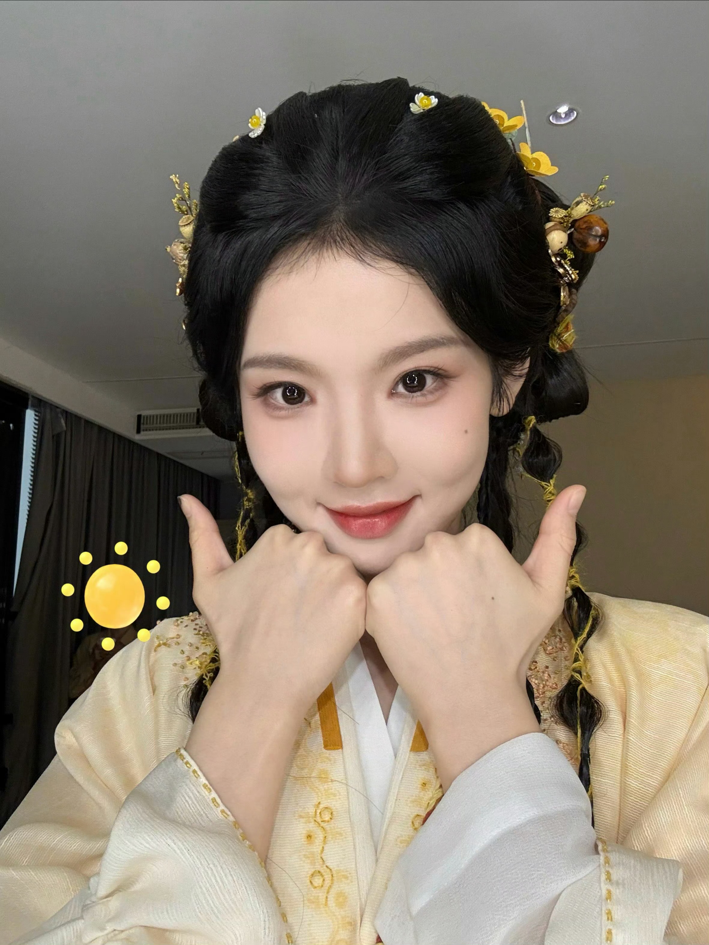 张淼怡  🍬张淼怡黎明前他会归来 🍬张淼怡贝瑶你笑起来的一挑眉一眨眼， 胜春