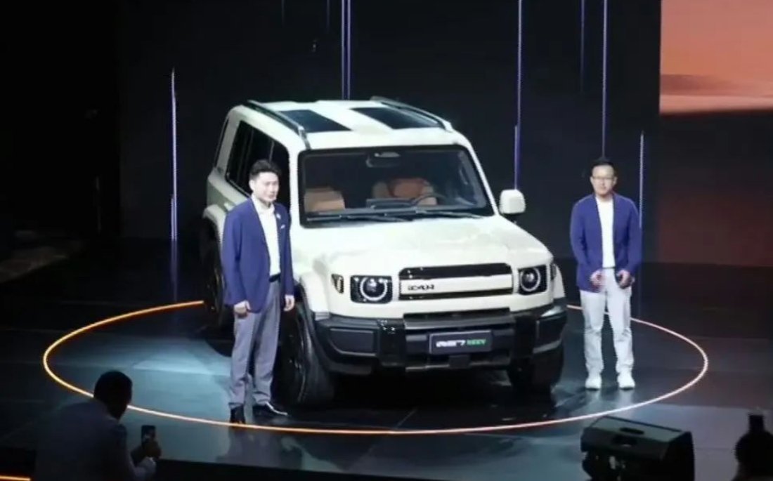 iCAR V27看样子也是要来了，又是一款20万级别的增程车。看颜值前脸依然是有