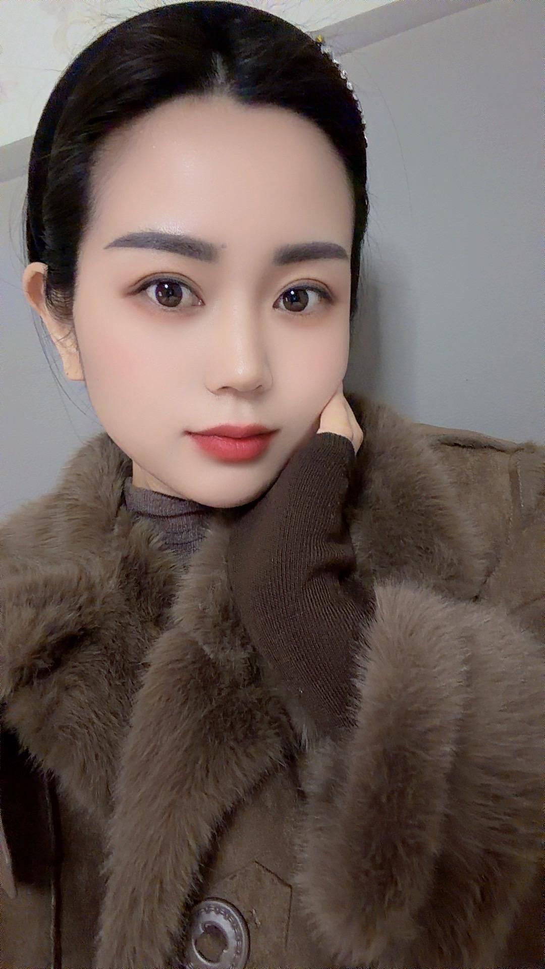 我素颜是因为我懒 我化妆是因为我想好看 我爱笑是因为我在享受生活 我哭...