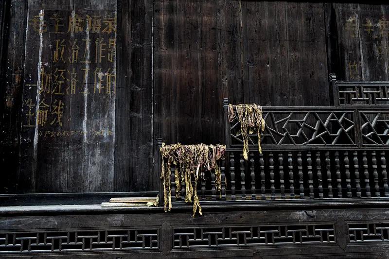 刘晓庆75岁还在打拼，网上评价褒贬不一。有人说她挣钱不嫌多，吃相难看，还有人觉得