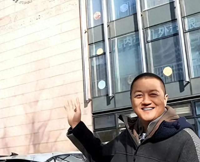 中秋节还未到，李亚鹏迎来好消息，前妻和4岁女儿近况也曝光