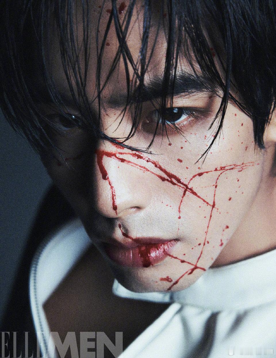 宋威龙露腰血痕妆 谁被宋威龙这波造型帅到翘嘴！血痕妆自带故事感，露腰设计秀出紧致