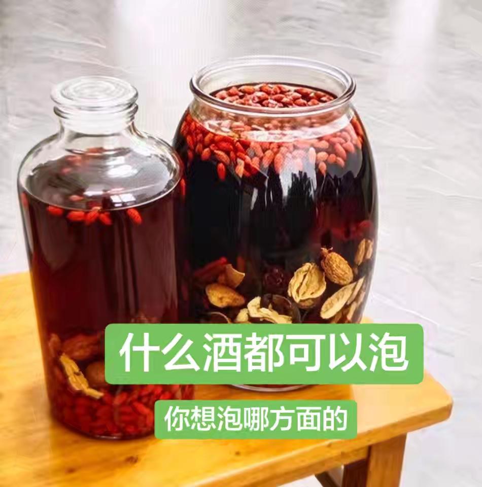 什么酒都有，你想喝什么酒，我就泡什么酒。