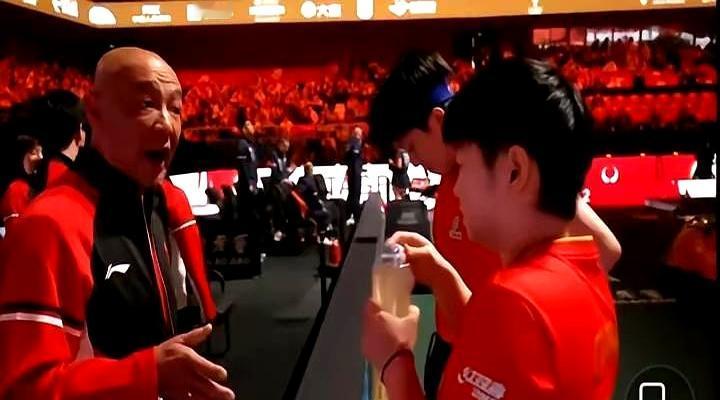 别只盯着莎莎和大头拿金牌了，这届混团世界杯真正的“定海神针”，其实是场边那个光头