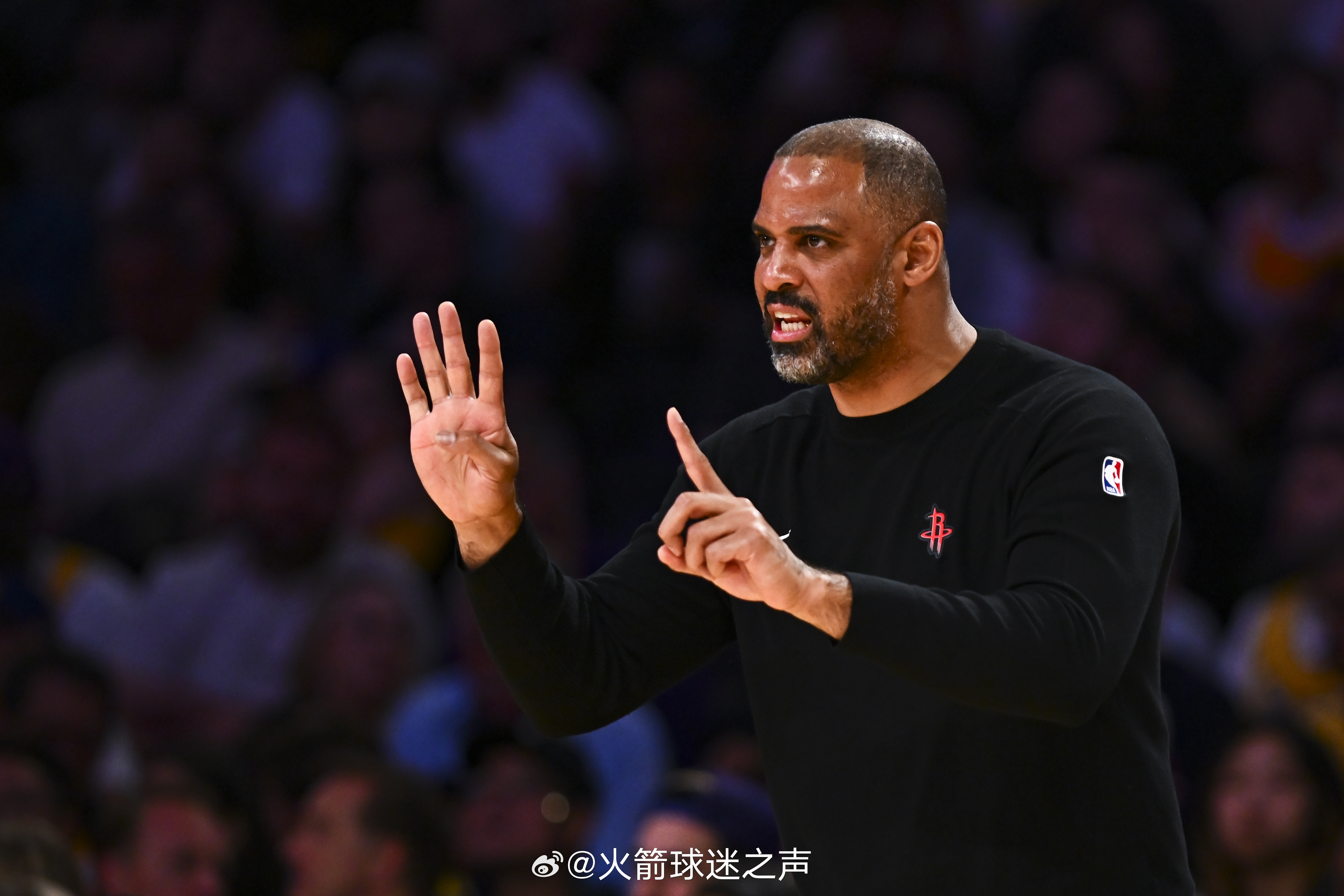 乌度卡：“我们本有很多机会赢得比赛，但我们犯了很多错误，最终输掉了比赛。”火箭v