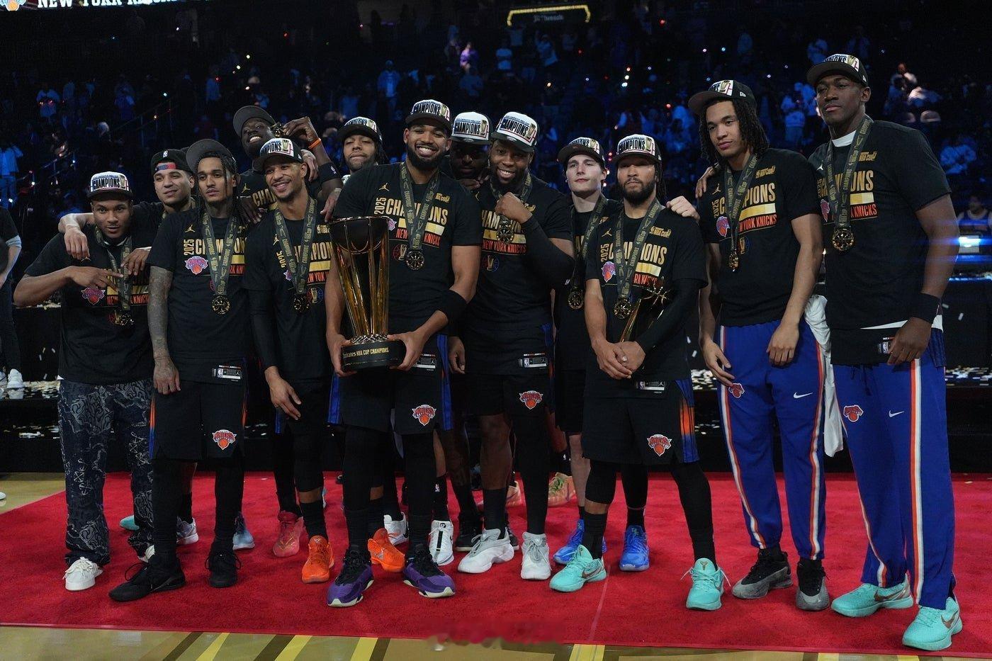 尼克斯不会在麦迪逊悬挂NBA杯冠军旗，只会在周六主场和76人比赛时组织庆祝活动。