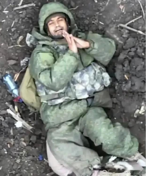 1937年老农怒喝妻子疯了！见她怀中抱陌生外国男人，得知身份后全家舍命相护
 