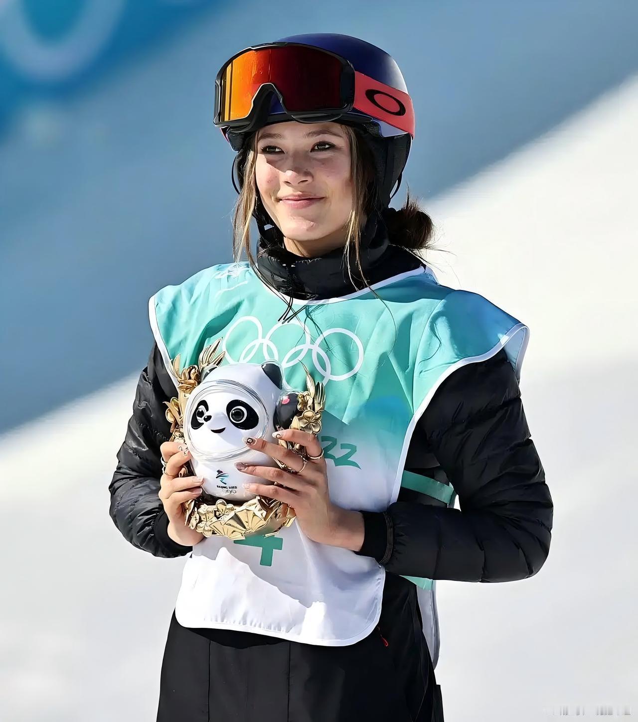 【热点评述】谷爱凌在的冬奥会表现很杰出，让美国财长贝森特和美国副总统万斯都坐不住