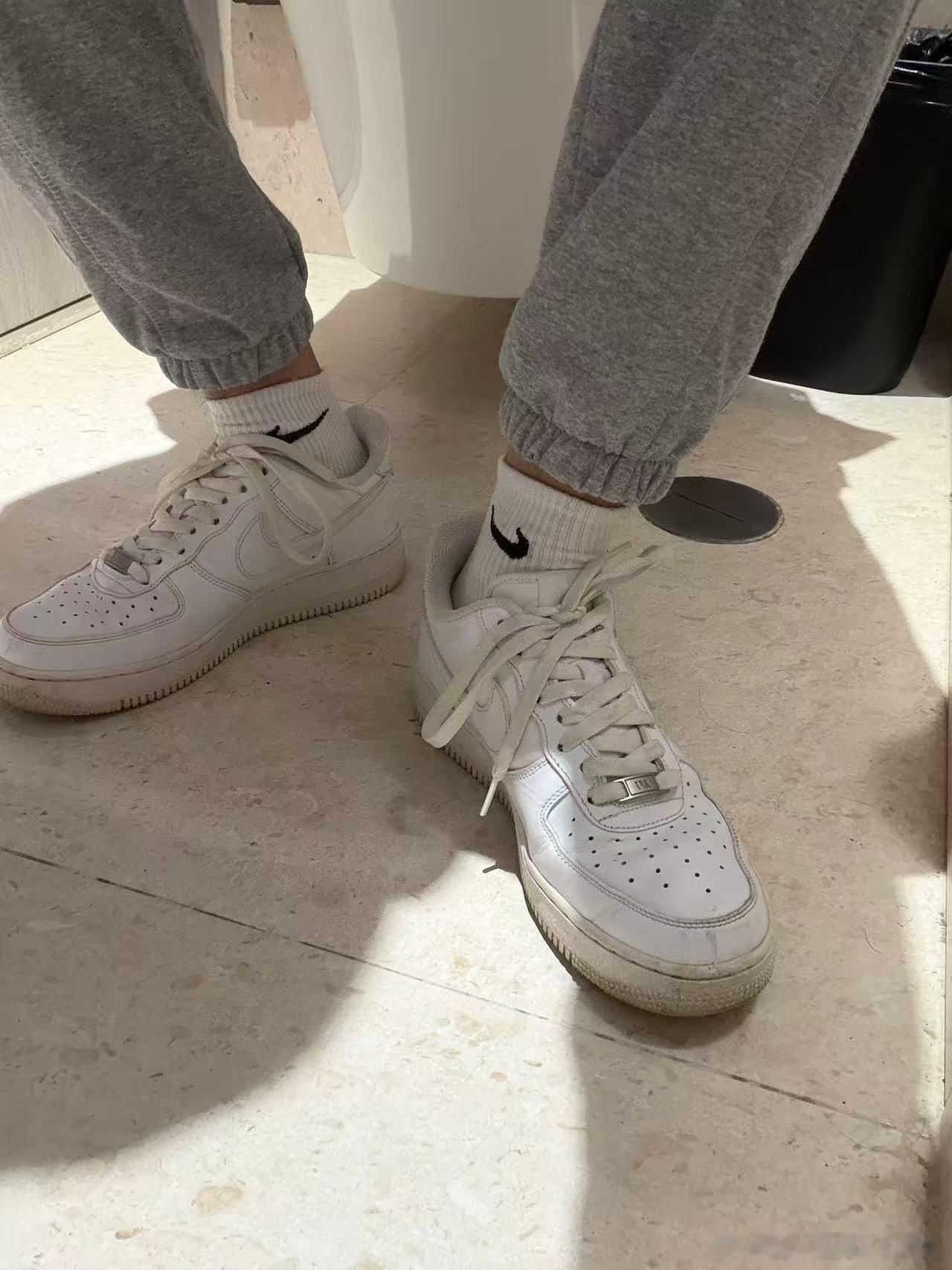 鞋脏了谁帮我擦一下