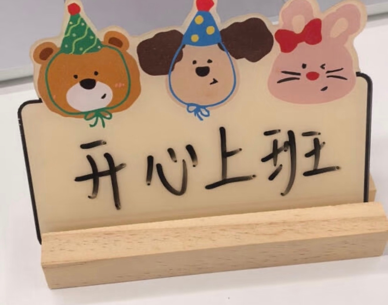 哪怕给你一个月五万工资你也不会开心的，反而在过程中会感受到灭顶压力，花钱的时候也
