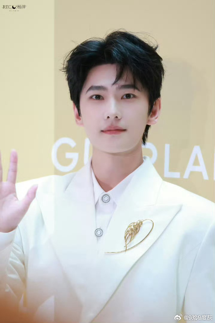 杨洋是来和我结婚的吧终于理解番茄小说里那些在民政局门口等男主一整天的恋爱脑了… 