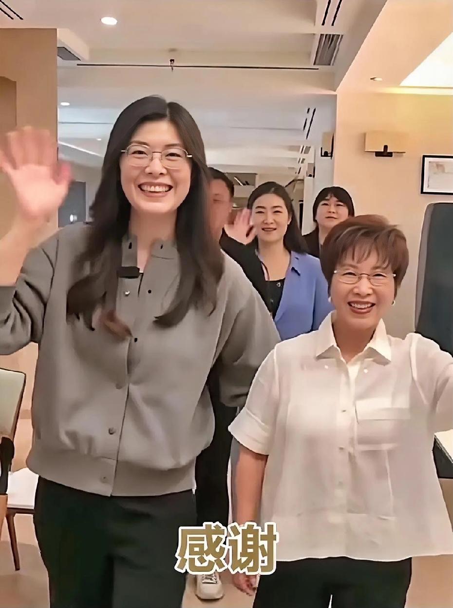 郑丽文，临危受命！
真正的女强人。
值得钦佩。

（抛开政治不谈）
（抛开立场不