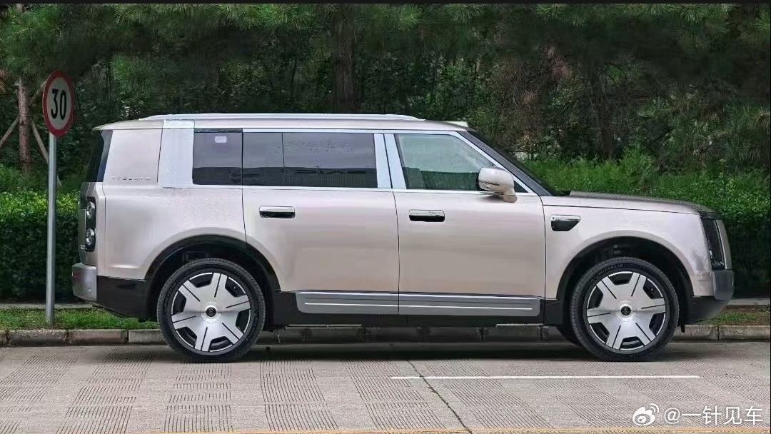 享界G9这张侧面图挺帅啊，小书包再一背，完美