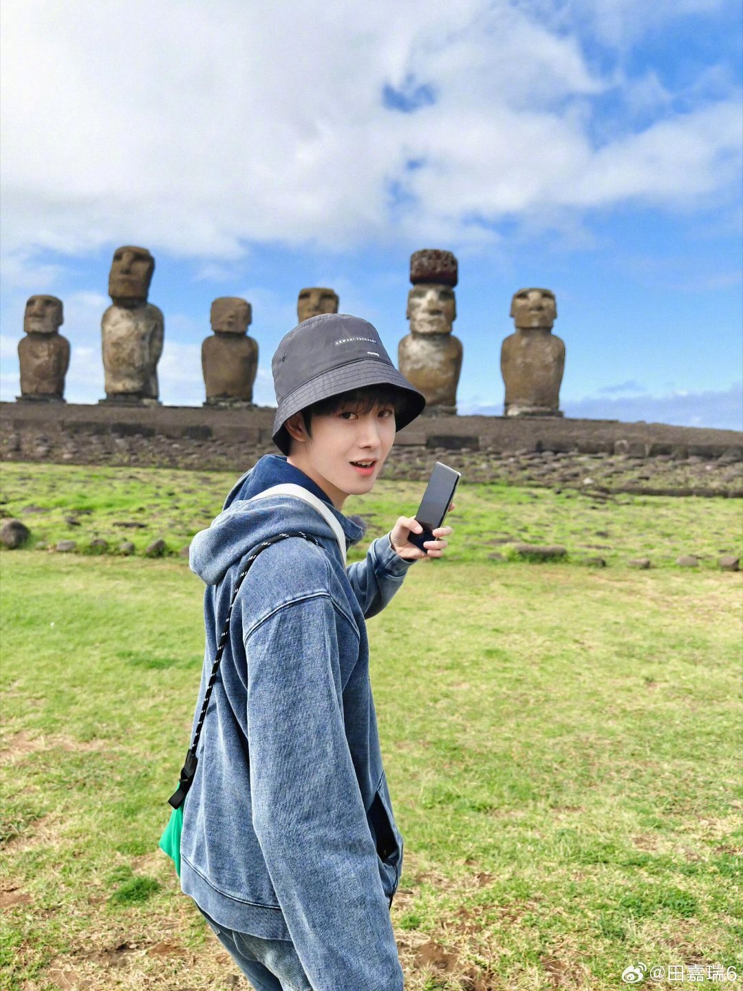 田嘉瑞屋顶战神 现实生活中的田嘉瑞，自由洒脱烂漫乐观，完全热爱生活的小太阳来的！