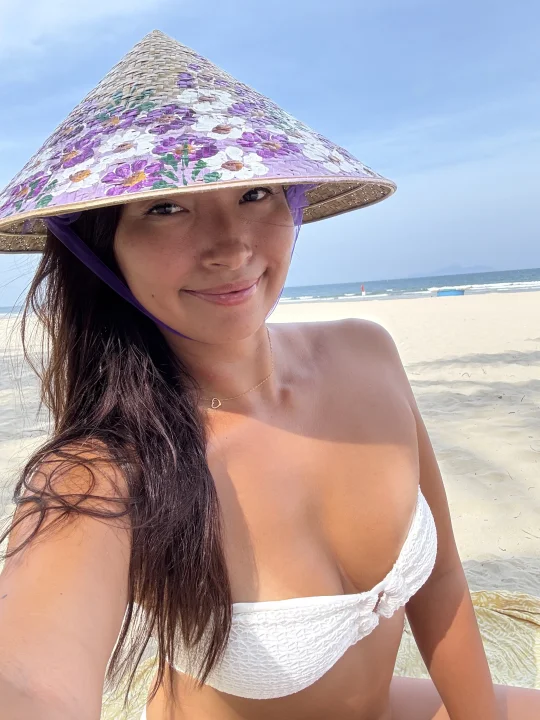 越南小妹在海边