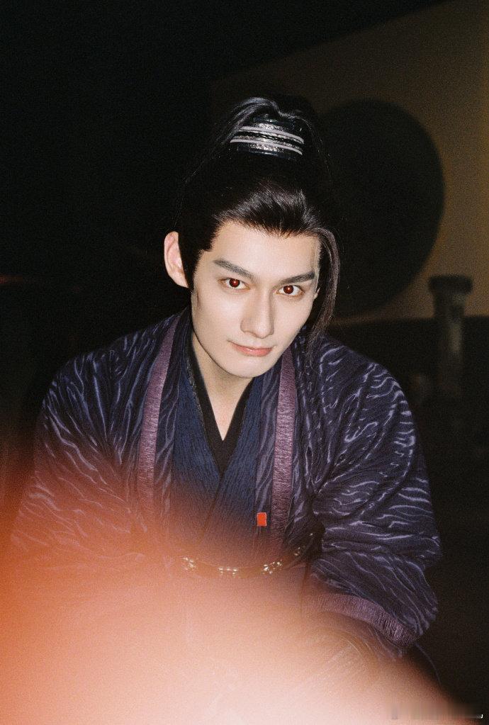 凤凰台上第一个领盒饭的是汪卓成 汪卓成的表演让罗冼血这个角色有了灵魂，他的隐忍、