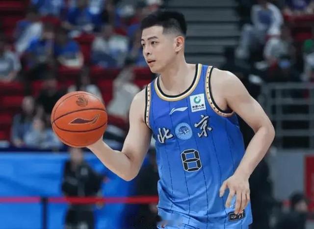 首钢男篮现在的北汽男篮方硕，今夏租借去NBL长沙永胜男篮俱乐部了，租期两年。因为