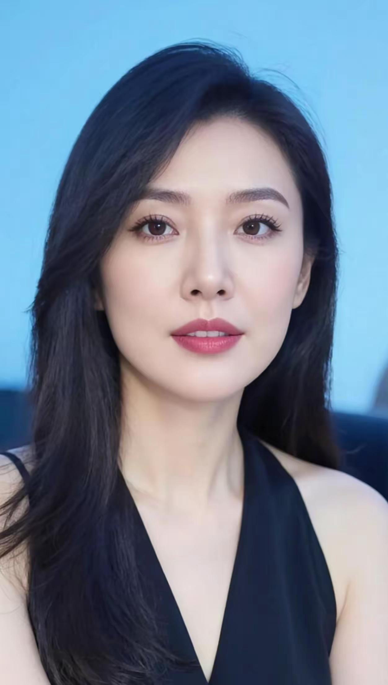 我帮同事顶了五天夜班，她许诺请我吃人均五百的日料。
结果她带了盒超市寿司，标签上