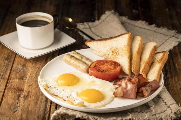 早餐吃包子馒头，饿得快还会长胖！科学吃早餐
 
很多人早上抓两个包子或一个馒头，