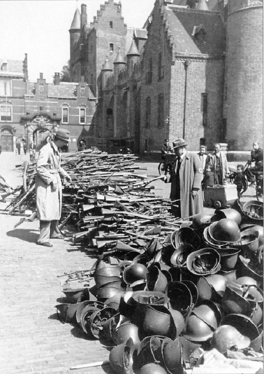 [呲牙] 荷兰产的“老套筒”——1940 年，荷兰，海牙，宾嫩霍夫。德国占领当局