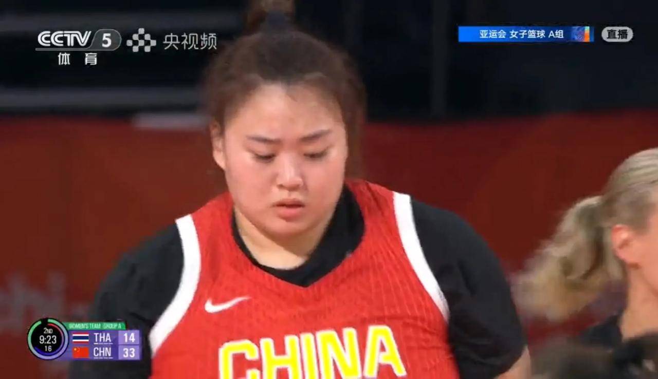 全场比赛结束，111:46，中国女篮以领先65分的比分大胜泰国队，获得亚运会小组