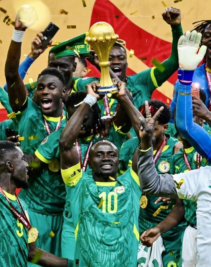 突发新闻——摩洛哥国家足球队在非洲杯决赛中被判3-0战胜塞内加尔国家足球队。非洲