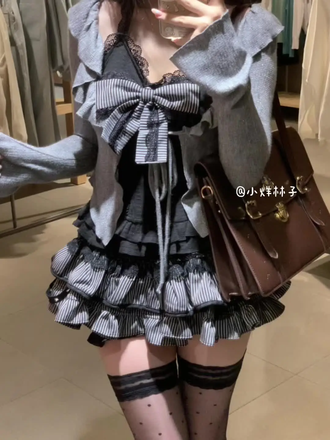 ootd一下！！！！ 今天还做了新💅！