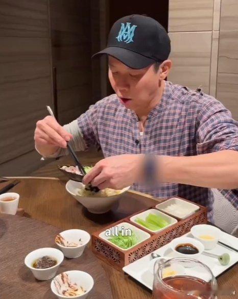陶喆说巡演完要开炸酱面店 感觉陶喆的音乐就像是一把万能钥匙，不管什么心情，打开他